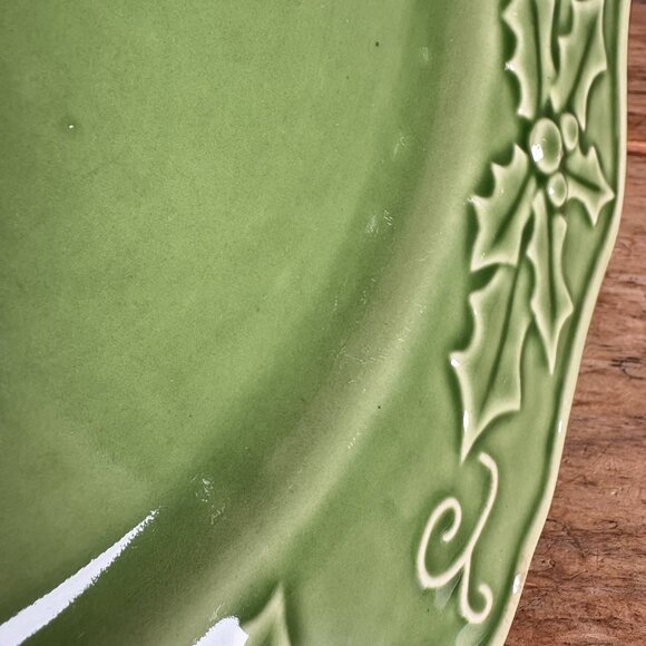 Disney Hidden Mickey Christmas Holly Green Chop Plate 12.5 in - Picture 6 of 9